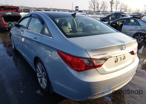 2013 Hyundai Sonata Limited z USA, uszkodzony, nr VIN 5NPEC4AC7DH613612